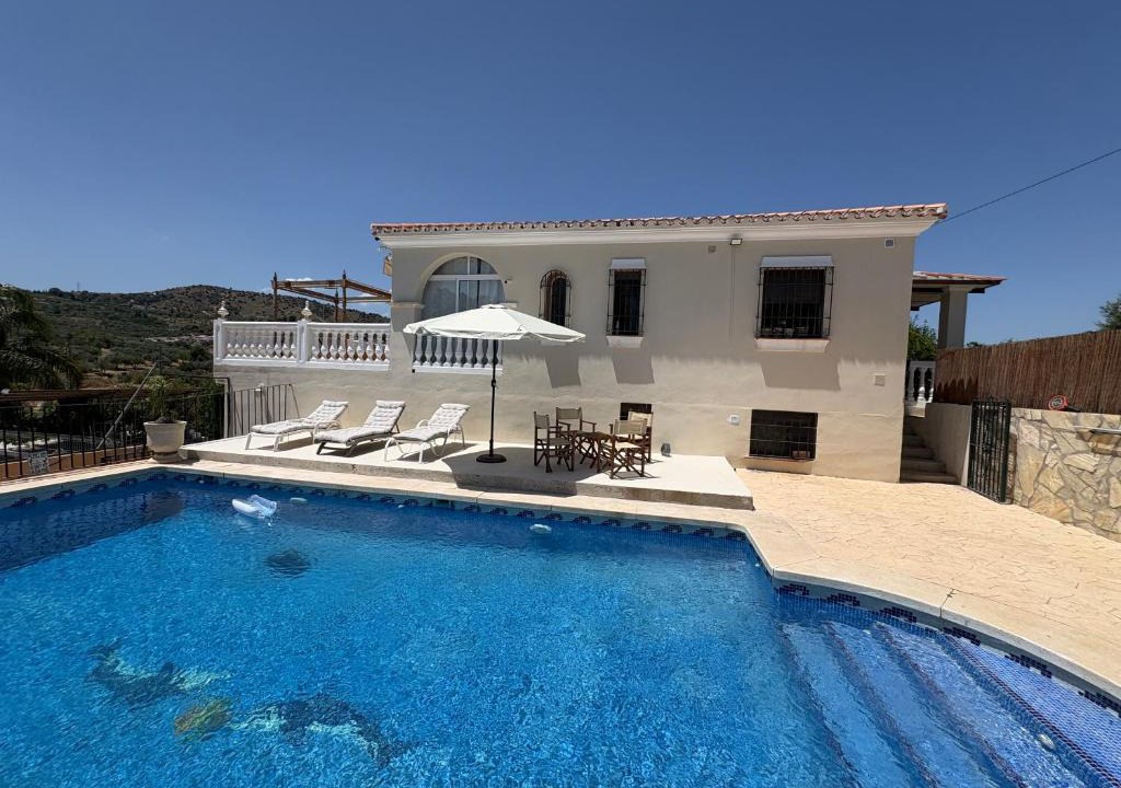 Monda Apartment | Peaceful Monda Farm, with private pool, mountain views and free parking ! 15 mins from Marbella