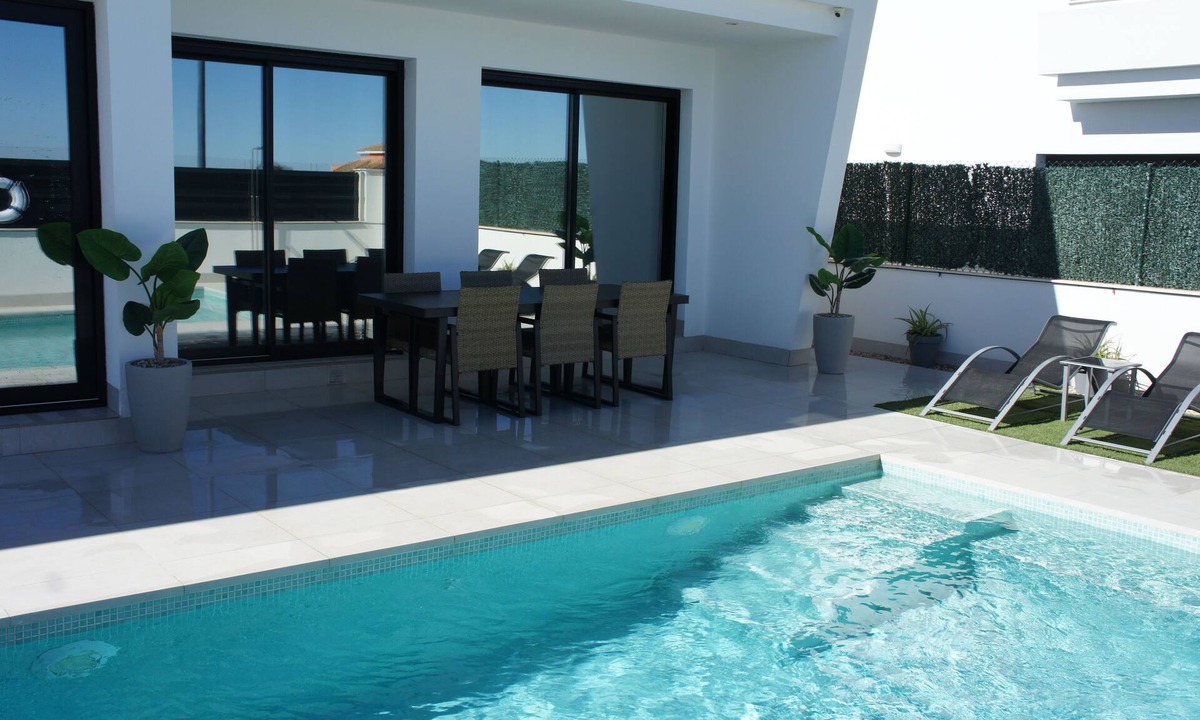 Roda Villa | Peaceful villa in sunny Murcia with an outdoor swimming pool
