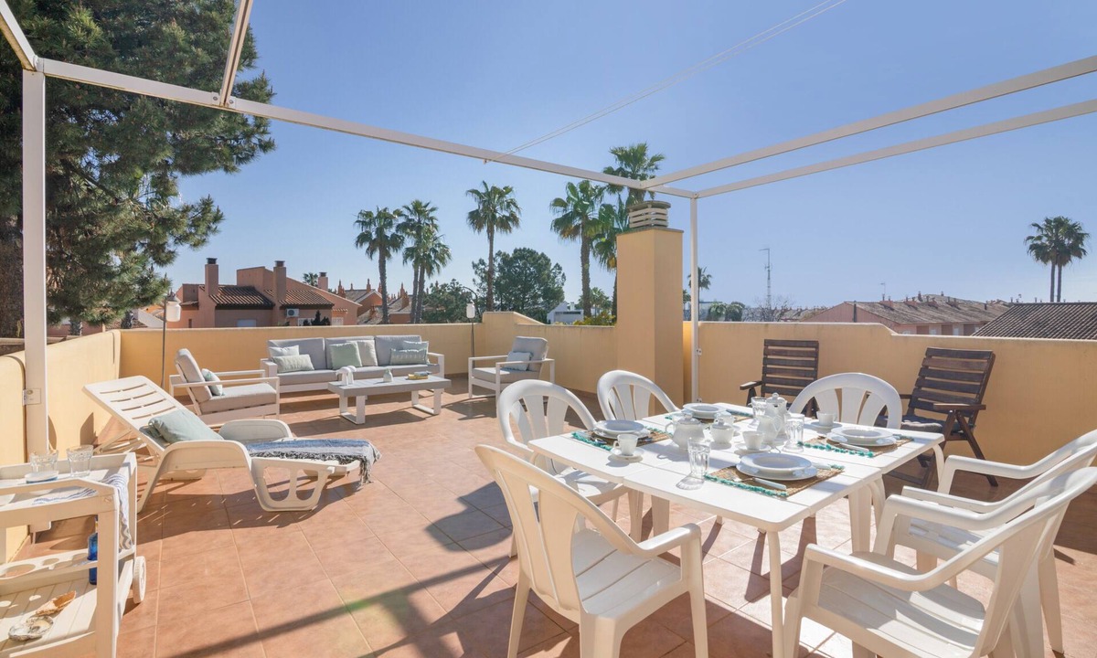 Islantilla House | Penthouse in Islantilla with Shared Pool, Wi-Fi, and Air Conditioning