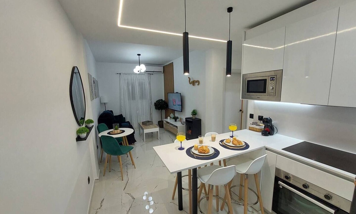 Quintana Apartment | Perfect Getaway in the center of Madrid - The Yellow Rose