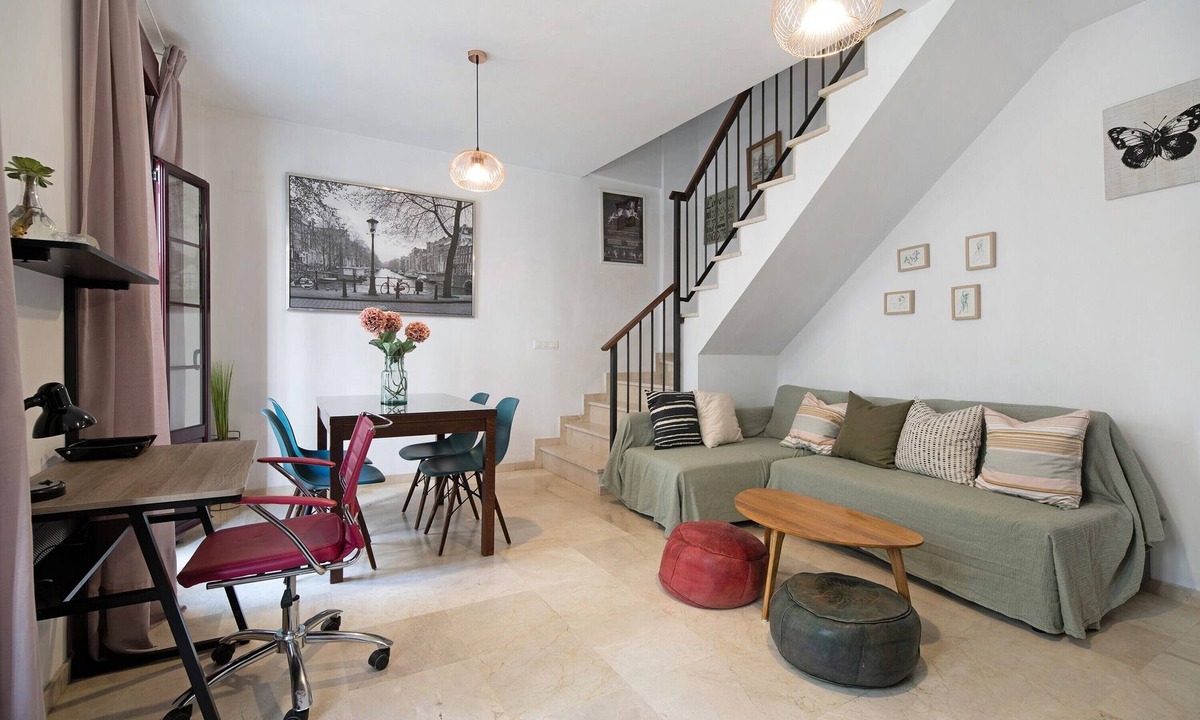 Jerez de la Frontera Old Town Apartment | Pet-Friendly Holiday Apartment with Shared Rooftop Terrace & Wi-Fi