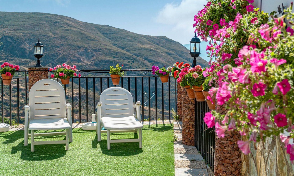 Mecina Bombaron House | Pet friendly home in Mecina Bombarón