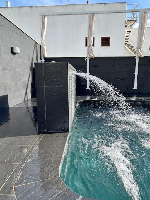 Montequinto House | Piscina privada abierta en A morada que Sonhaba