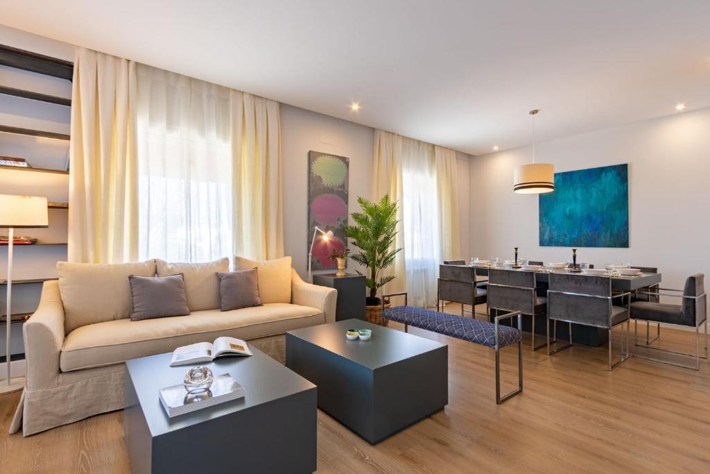 El Prado-Parque de Maria Luisa Apartment | Plaza de España Deluxe Suites by Valcambre