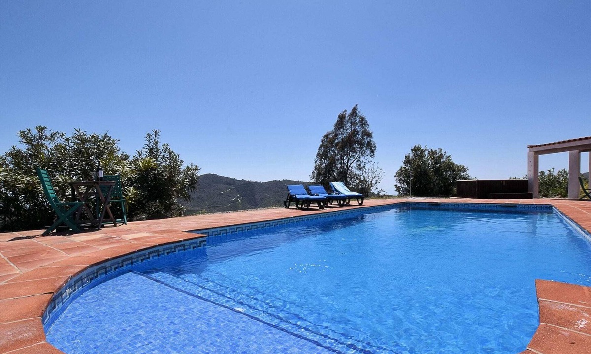 Arenas Villa | Pleasant Villa in Arenas with jacuzzi