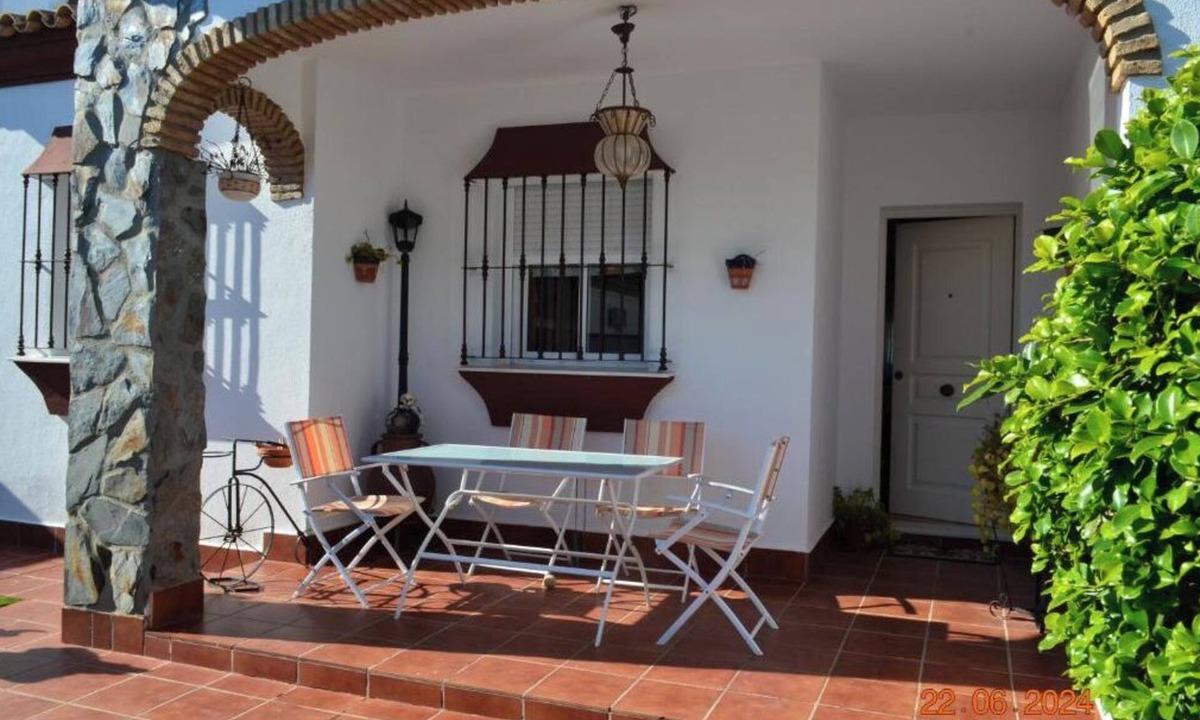 Chiclana de la Frontera Ski Chalet | Precioso Chalet a 5 Minutos de la Playa y Piscina Privada de Agua Salada