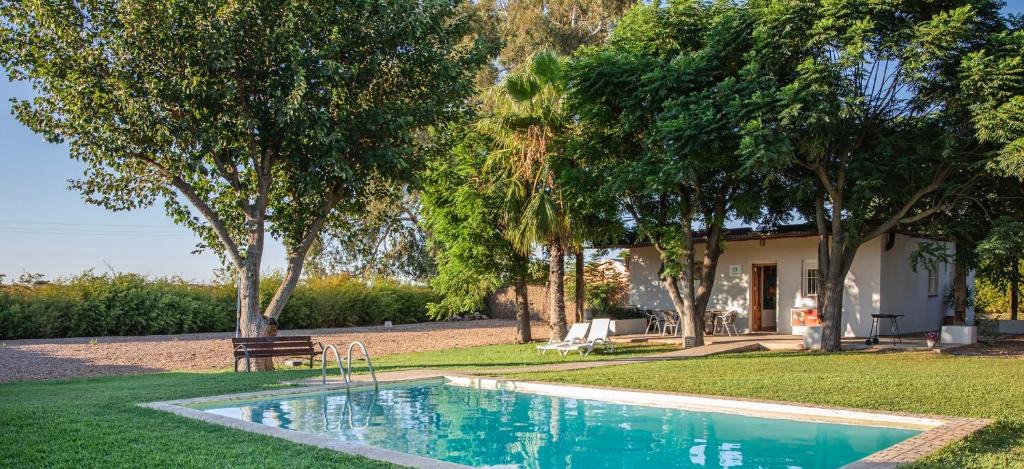 Carmona House | Preciosa y confortable casa de campo con piscina y chimenea
