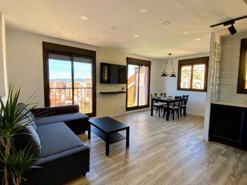 Los Geraeos Apartment | Precioso ático con vistas al mar y la montaña