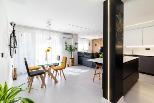 Camino de Ronda Apartment | Premium apartment Granada Center with balcony view