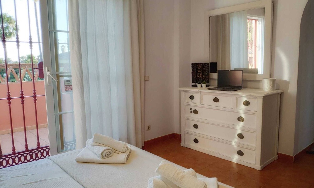 Urbanizacion Pinos Verdes Ski Chalet | private villa on the beach, very quiet