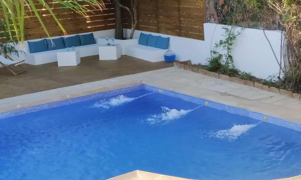 Barrio de la Vega Cottage | Private villa with a pool and barbecue. Special for Large Groups