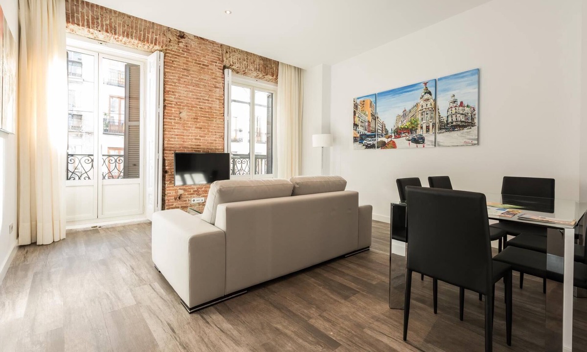 Sol Apartment | PUERTA DEL SOL CITY CENTER II WITH BALCONY