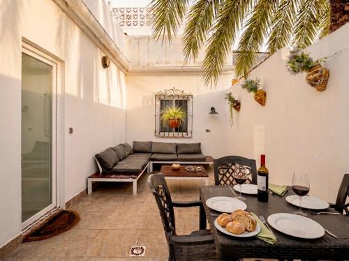 Torremolinos Ski Chalet | Quiet 3-bedroom house near Town Hall & Centre
