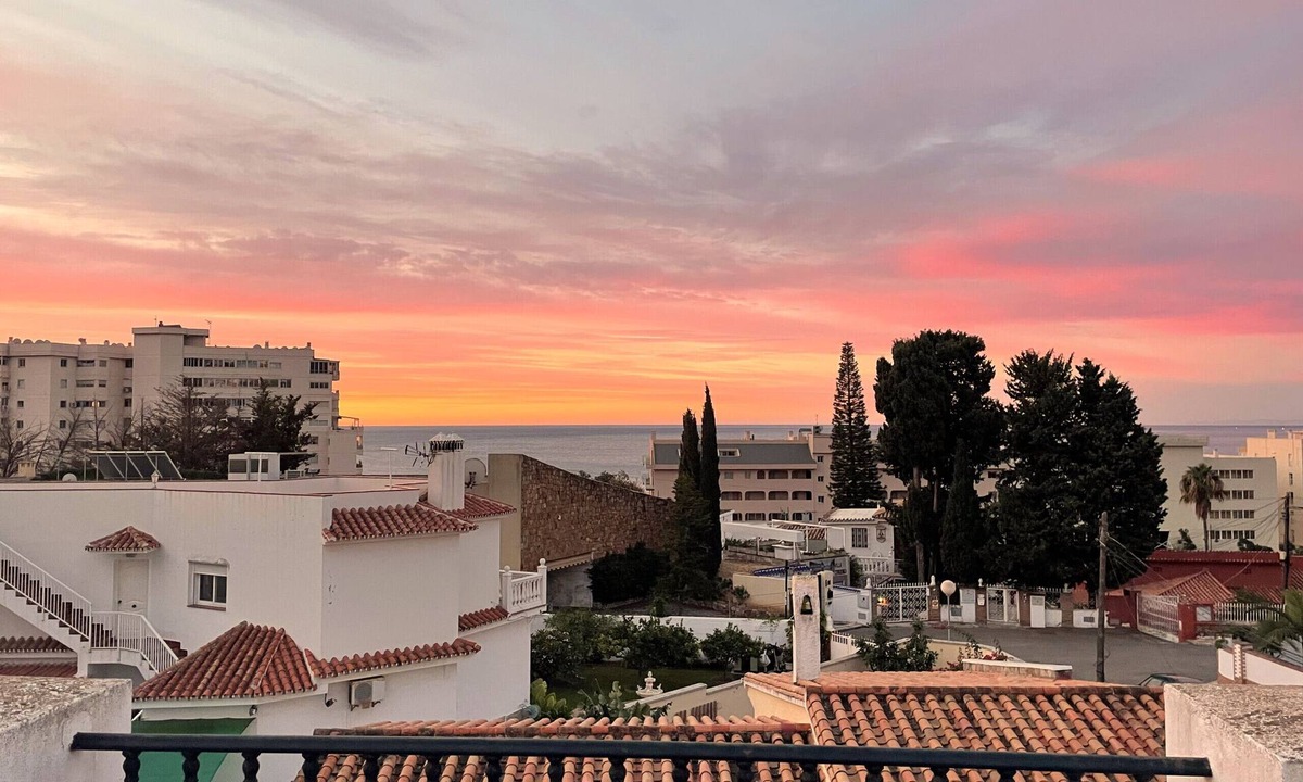 Torreblanca Ski Chalet | Ref 290: Townhouse with roof terrace ,pool sea view,& easy walk to the beach.
