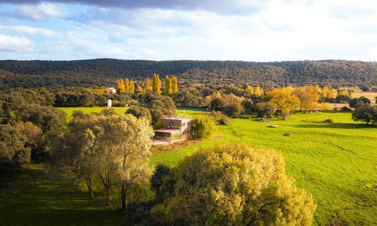 Cervera de los Montes House | Renovated house with pool on a private in Toledo. Views of the Sierra de Gredos.