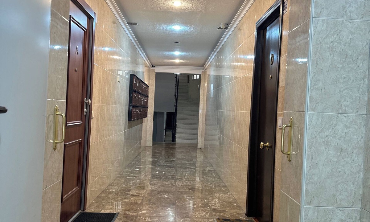 Las Acacias Apartment | Rent studio only for tourists near downtown madrid