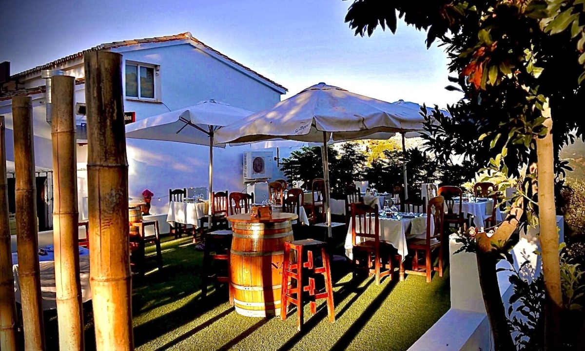 Atajate House | Restaurante Alojamiento El Paisaje