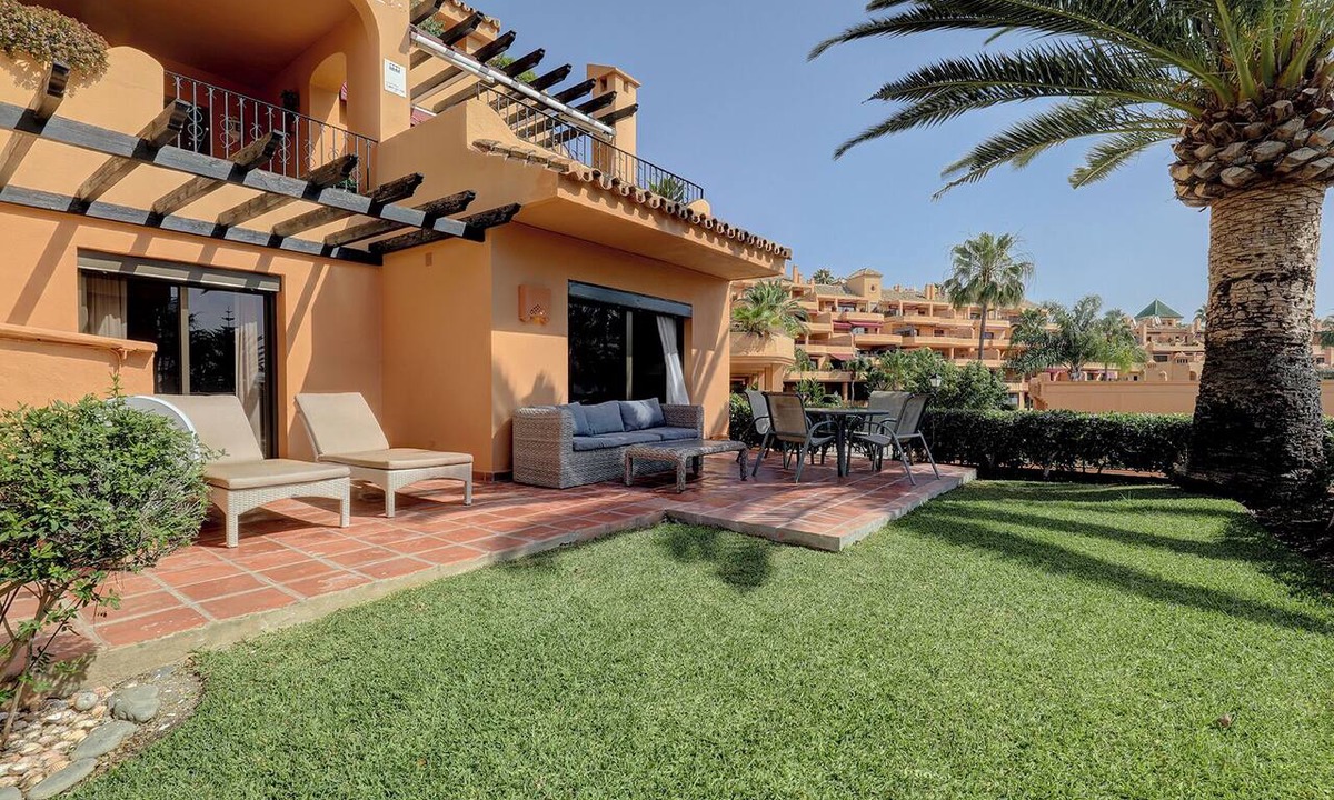 Estepona Apartment | Riviera Andaluza – Lovely apartment by the beach with sea views