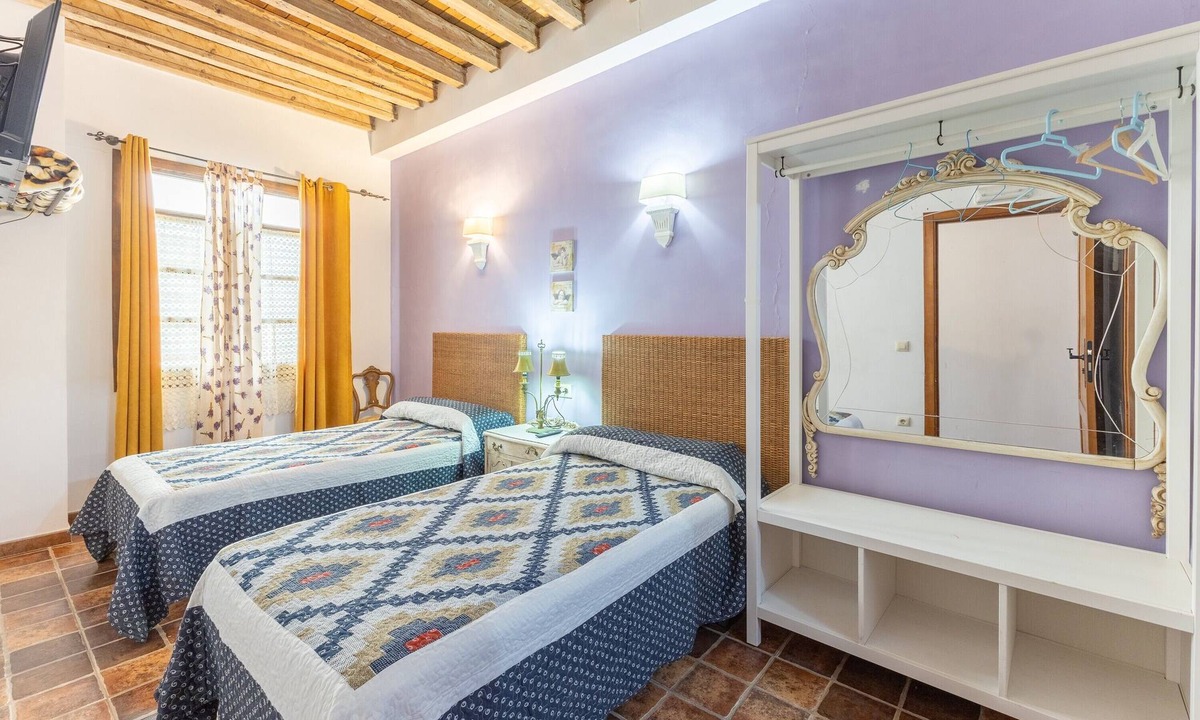 Villarrubia de Santiago Apartment | Room 4 with Private Garden - El Sueño De Lucrecia, Toledo