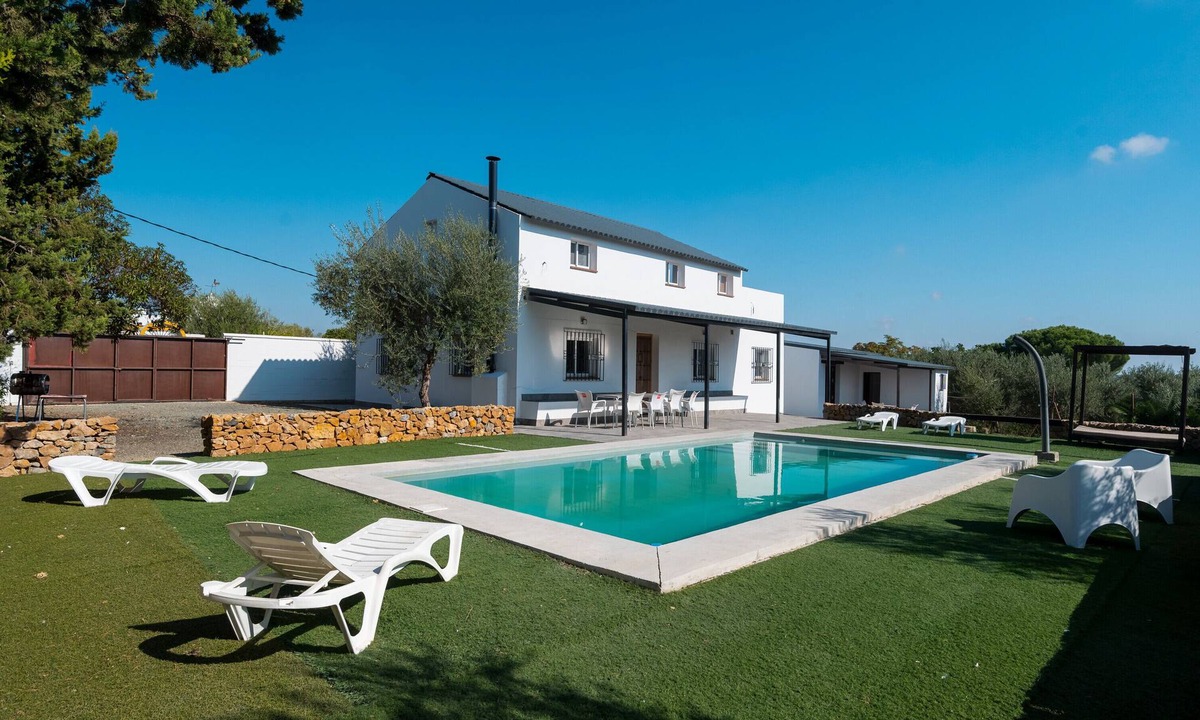 Arahal House | Rural House 'Valle Verde' with Private Pool, Wi-Fi & Air Conditioning
