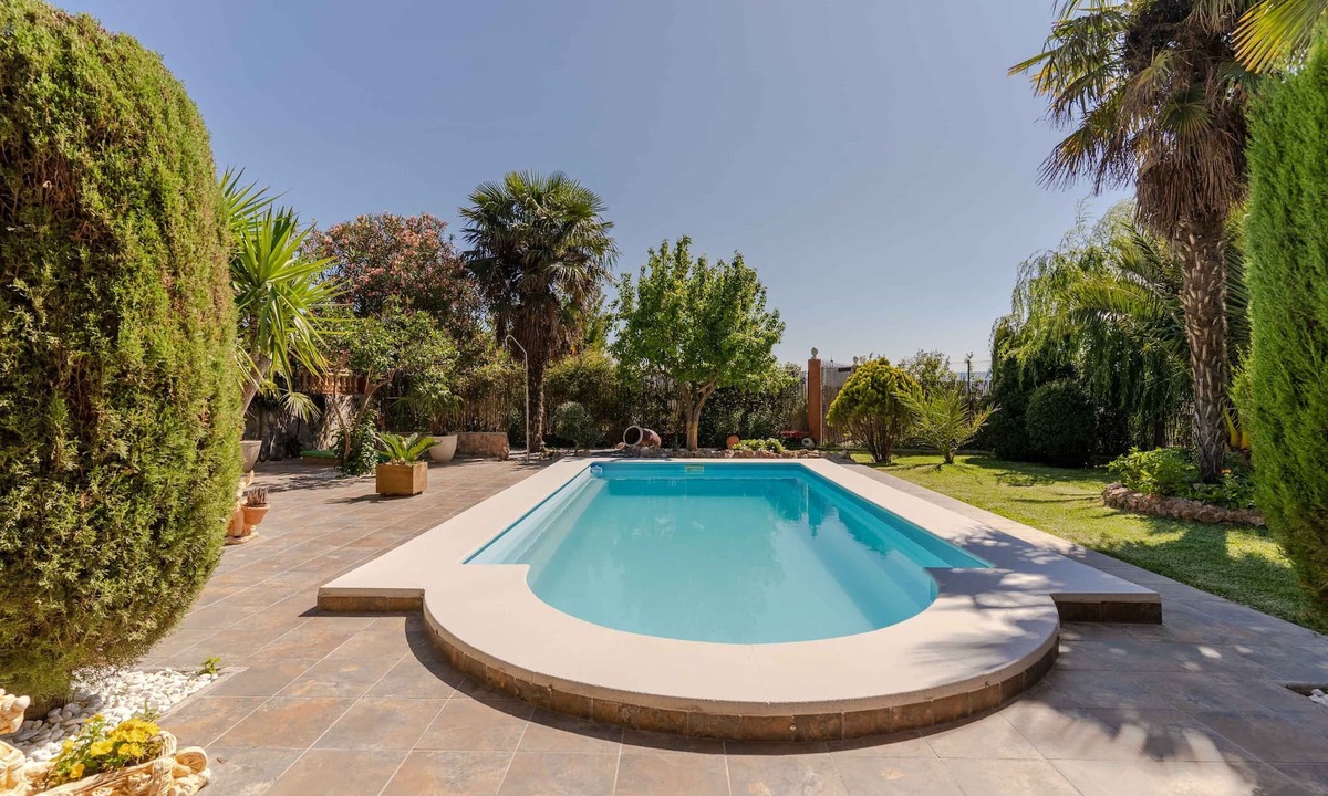 Niguelas Ski Chalet | Rural house with pool, garden and BBQ