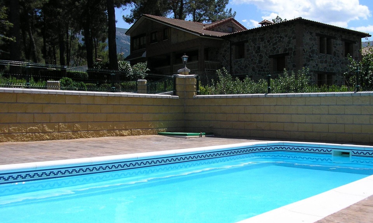 Navaluenga Cottage | Rural houses for large groups near Madrid, Toledo, Segovia