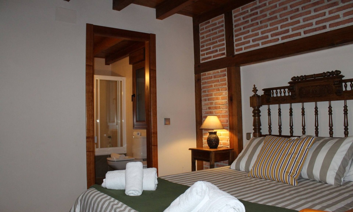 Pinar de Navares Cottage | Rural villa in urbanisation close to Ávila
