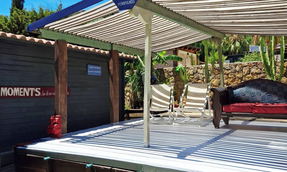 Tarifa Ski Chalet | Self-catering, ocean views, walk to beaches. BBQs, secure parking, set in nature