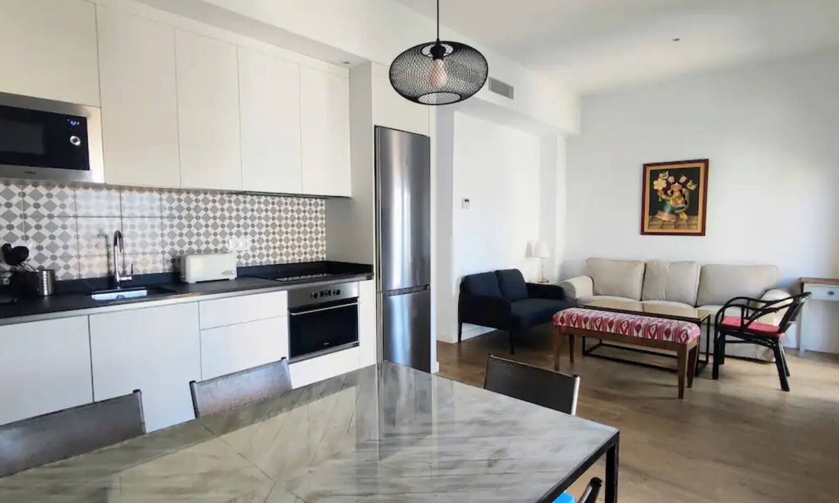La Palmera-Reina Mercedes Apartment | Sepulveda, Tranquilo y con Piscina by Outin