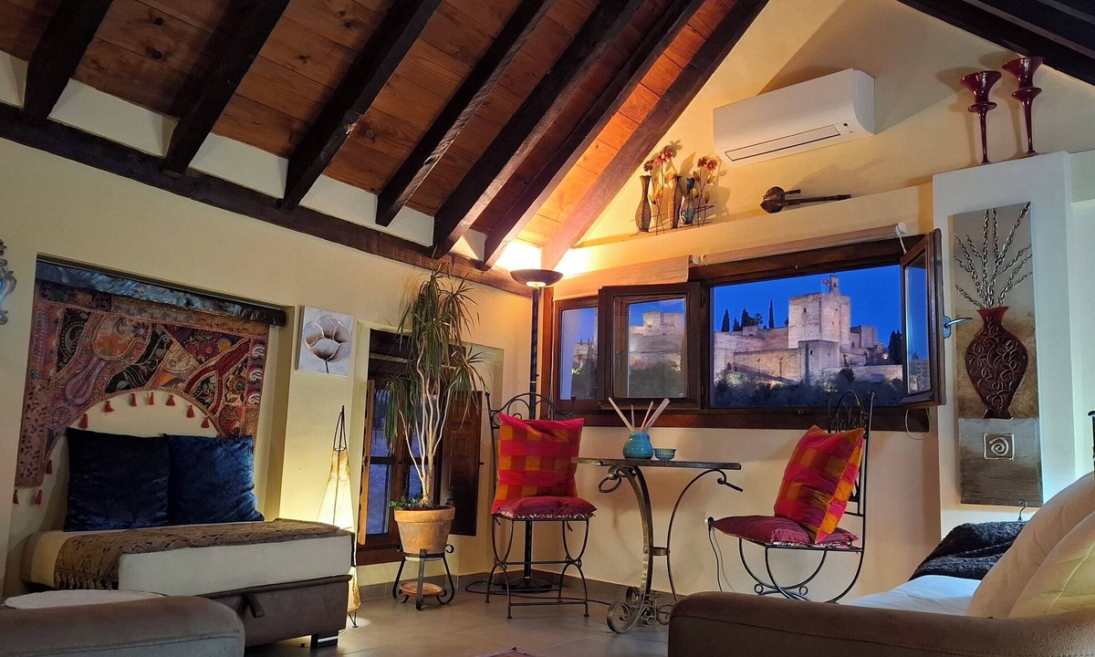 Albaicin Apartment | Single Floor Penthouse 1830 sq.ft Facing Alhambra Palace & Terrace