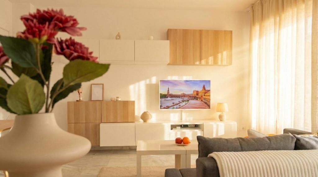 Doctor Barraquer-Grupo Renfe-Policlinico Apartment | Spacious 2-Bedroom Apartment - Walk to Isla Mágica - AC - Premium Bed