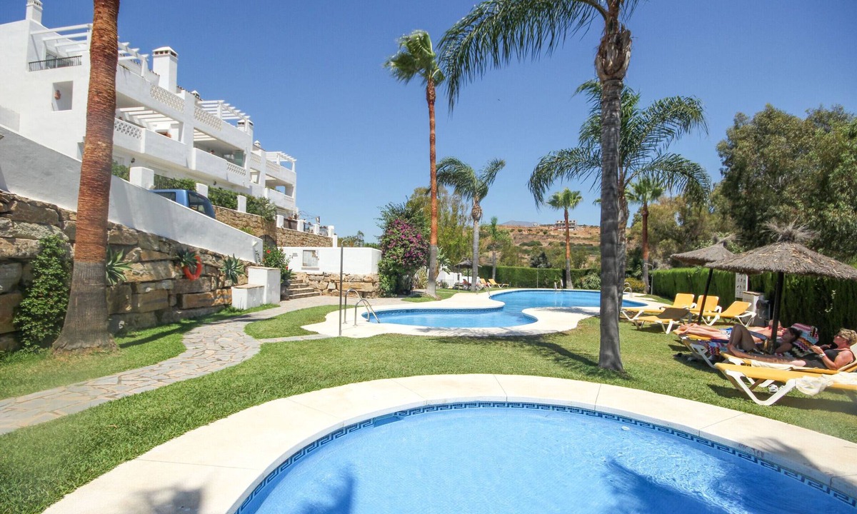 Bahia de Casares Ski Chalet | Spacious 4 Bedroom Townhouse in Bahia de Casares