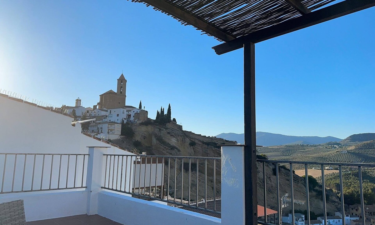 Iznajar House | Spacious 5-bedroom home in Iznájar with spectacular views