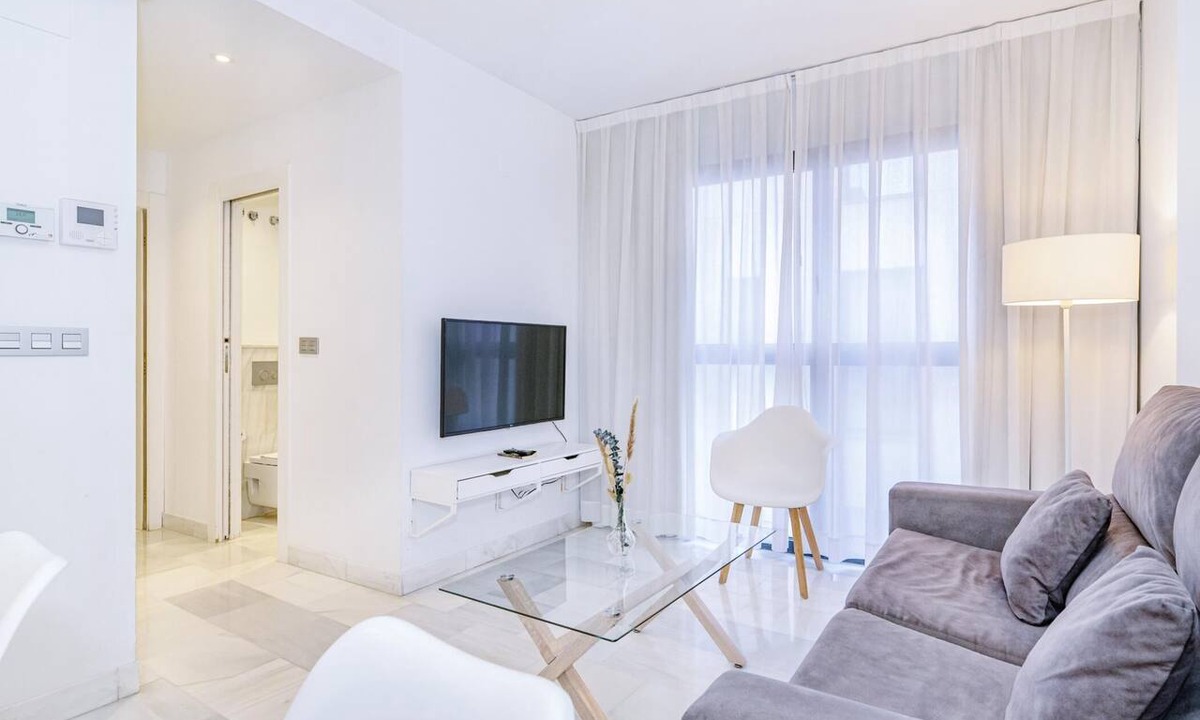 Centro - Sagrario Apartment | Spacious and modern Apartment with free parking in the heart of Granada 3