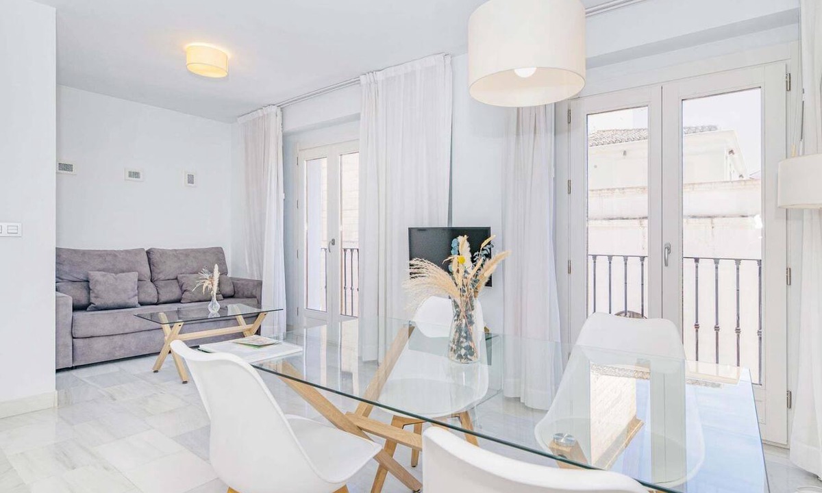 Centro - Sagrario Apartment | Spacious and modern Apartment with free parking in the heart of Granada 5