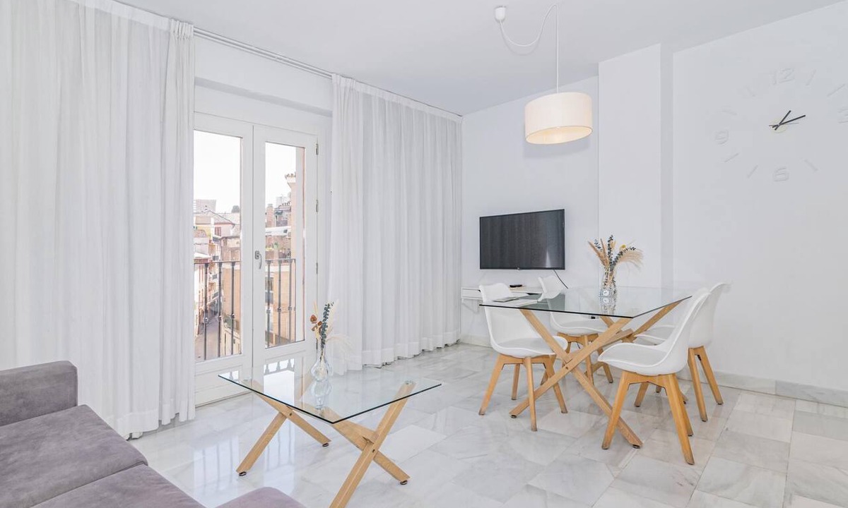 Centro - Sagrario Apartment | Spacious and modern Apartment with free parking in the heart of Granada 6