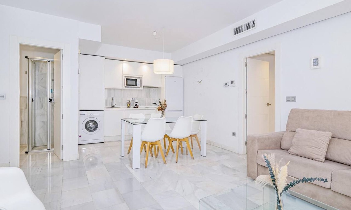 Centro - Sagrario Apartment | Spacious and modern Apartment with free parking in the heart of Granada 8