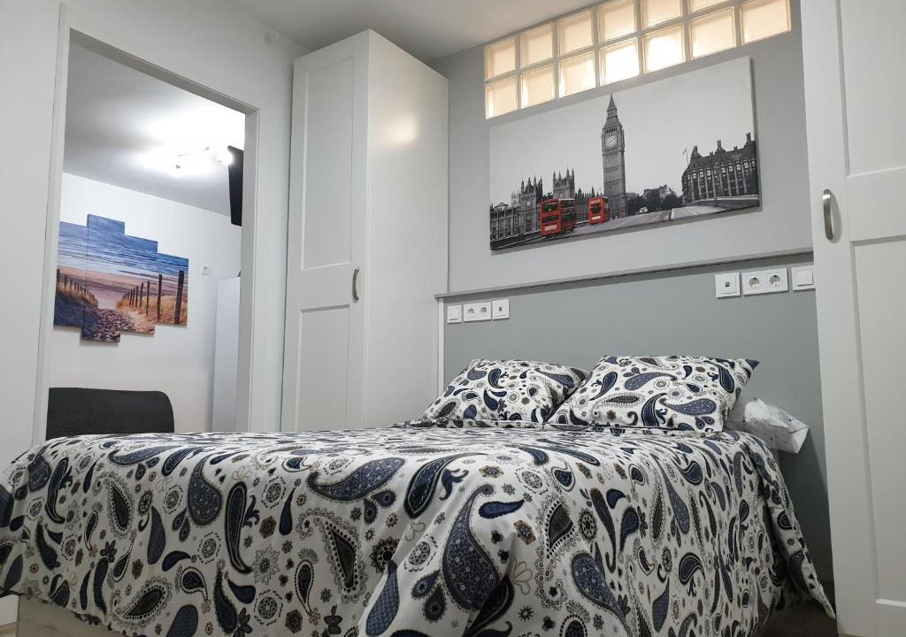 El Pilar Apartment | Spacious Apartment Madrid - Metro Barrio del Pilar