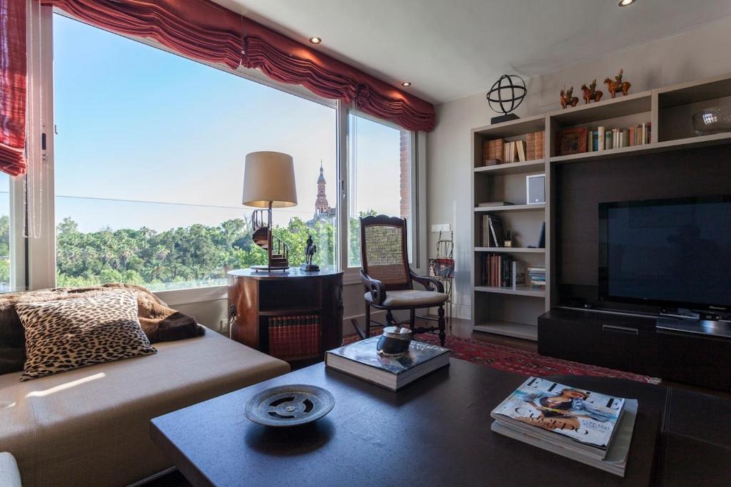 Sur Apartment | Spacious Apartment with Views of Plaza de España & María Luisa Park