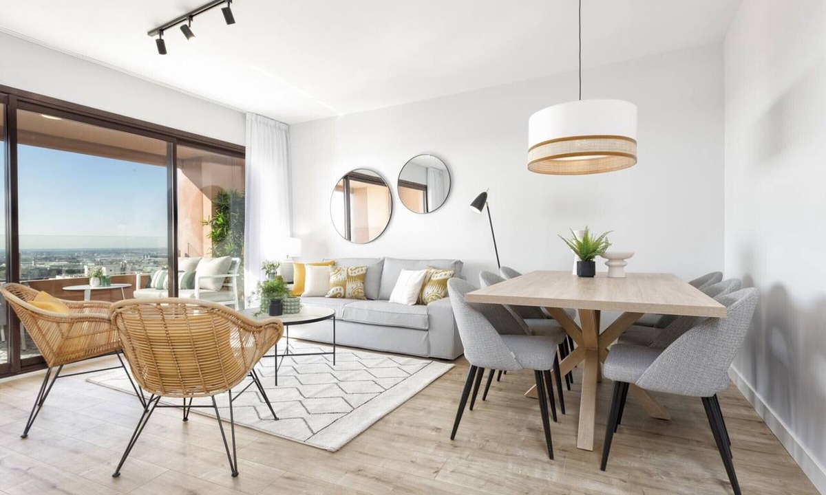 Hacienda Bizcochero Apartment | Spacious Elegant 3BR Apartment with Terrace, Pool & Parking in Malaga