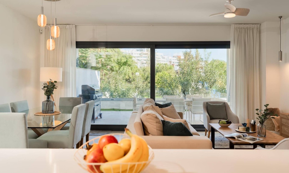 Estepona Apartment | Spacious flat near the sea with large terrace and garden.