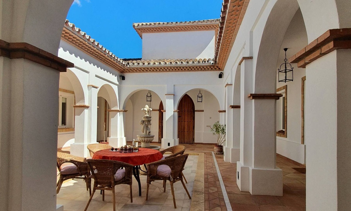 Arriate House | Spacious private villa with pool