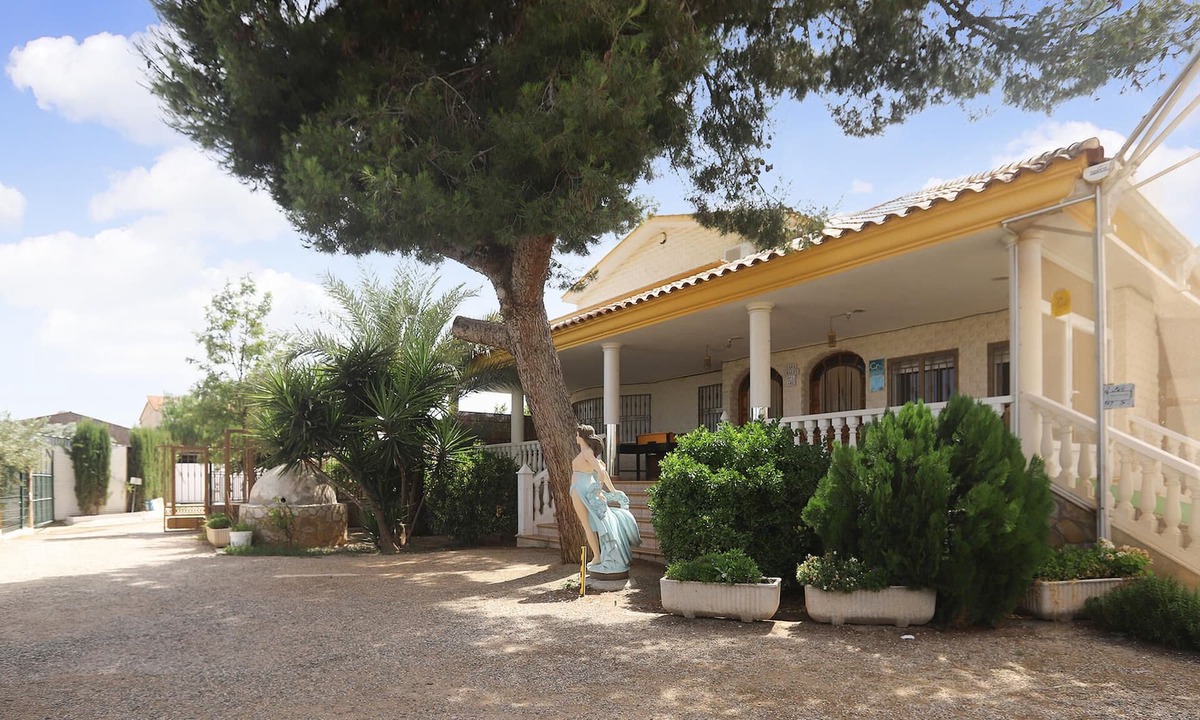 Puerto Lumbreras House | Spacious vacation accommodation on the border with Portugal.