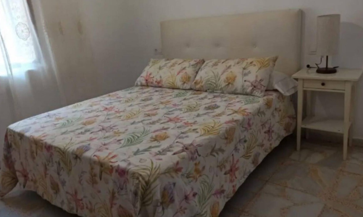 Las Tres Villas Apartment | Spanish Charm & Mountain View in Escúllar