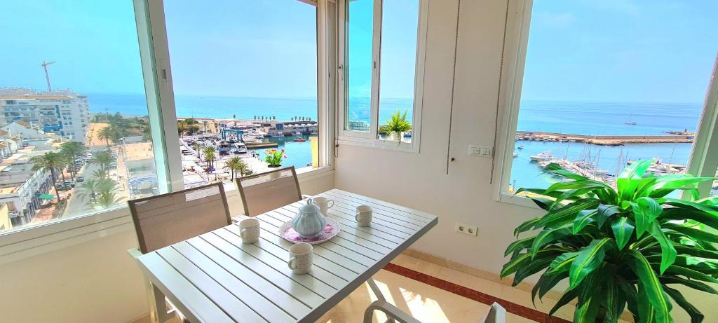 Estepona Apartment | SPECTACULAR PENTHOUSE TO MASTER THE SEA AND MARINA