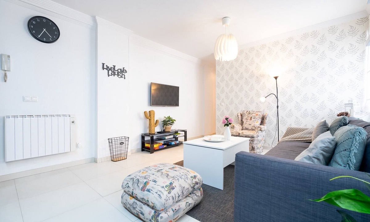 San Basilio Apartment | Steps from Alcazar & Mosque. Heart of St Basilio