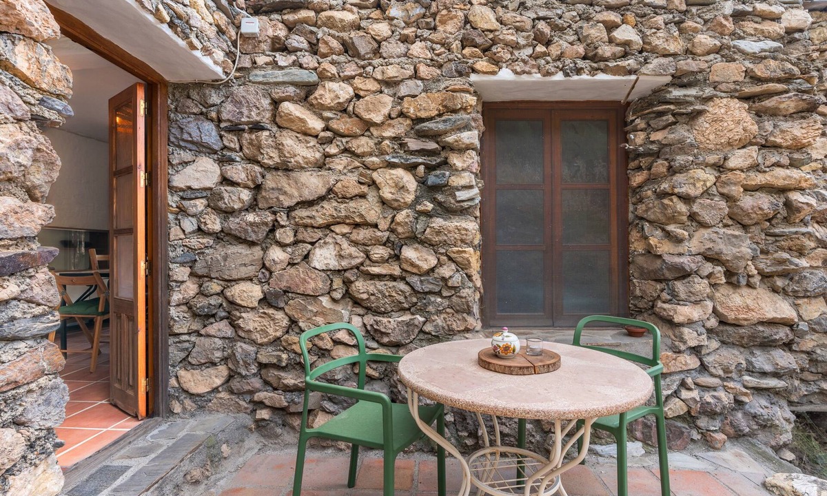 Torviscon Apartment | Studio 'Frida' with Mountain Views, Private Terrace and Wi-Fi