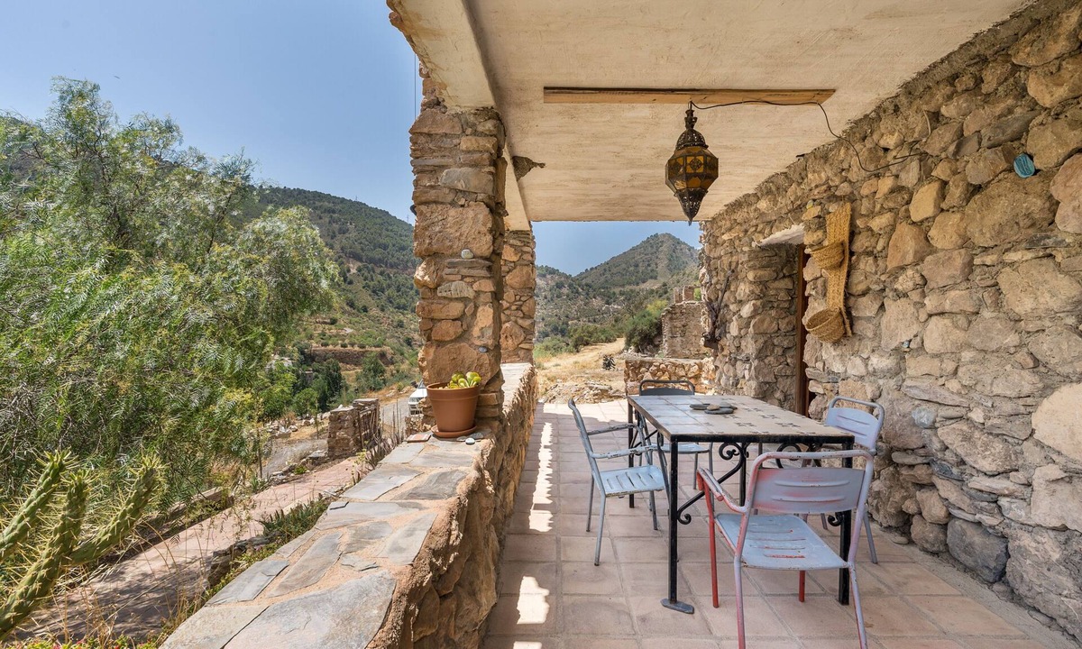 Orgiva Apartment | Studio 'Lucía' with Mountain Views, Private Terrace and Wi-Fi