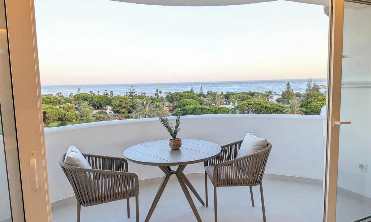 Urbanizacion Marbessa Apartment | Studio Rosé · South-facing terrace with ocean views – Marbella