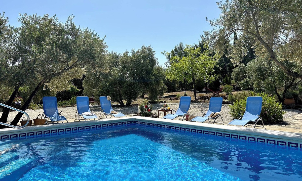 Villanueva de Tapia House | Stunning Andalusian Farmhouse. Privare saltwater Pool. 3-Hectare Olive Estate.